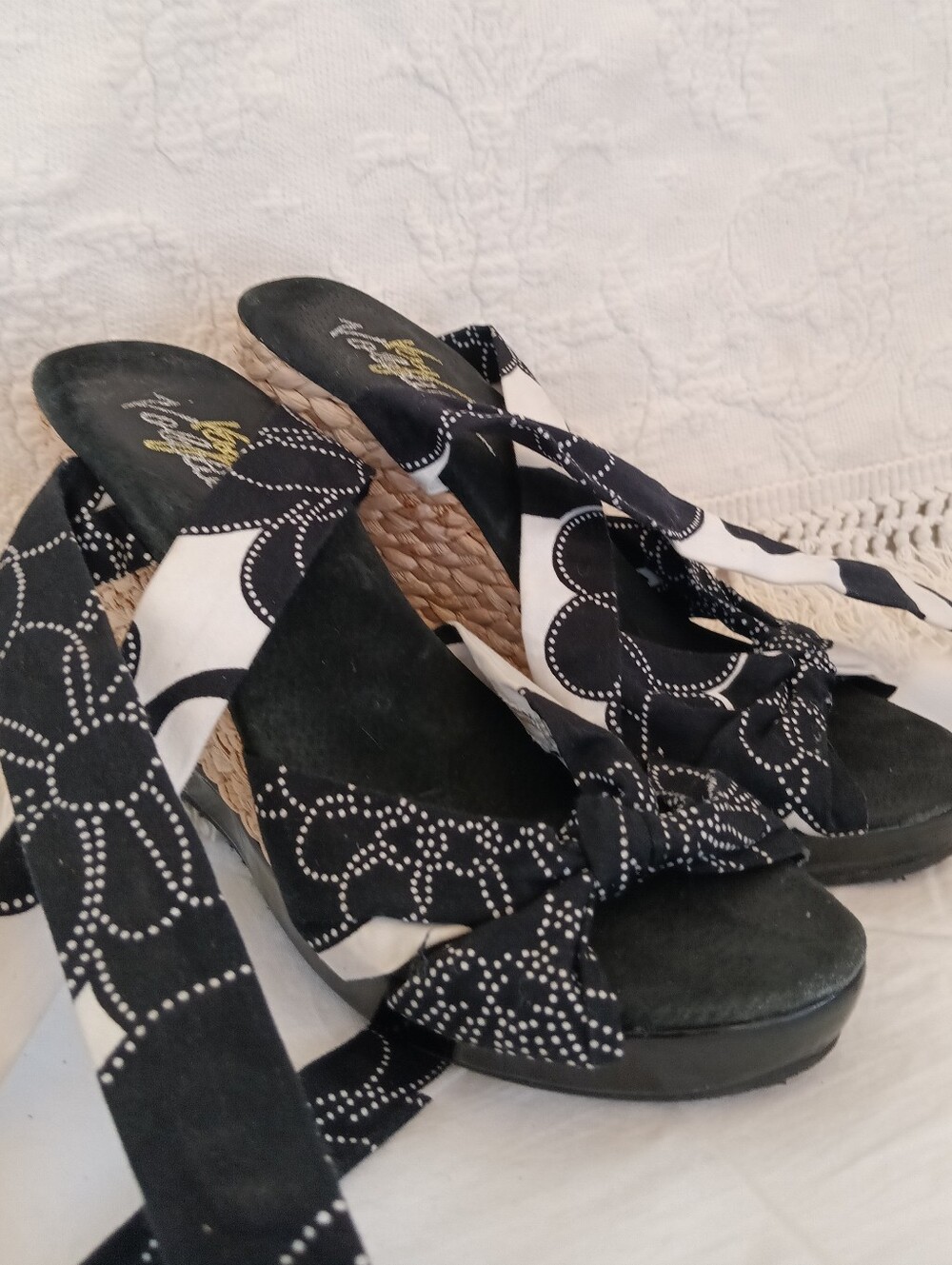 Very Volatile Black & White Lace-Up Espadrille Wedge Sandals Floral High Heels - Picture 4 of 10
